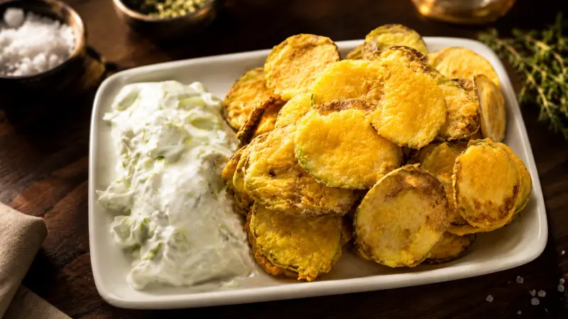 Пържени тиквички с дзадзики